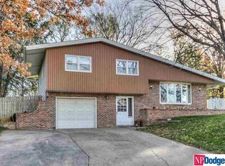 7709 Cedar Island Rd, Omaha, NE 68147