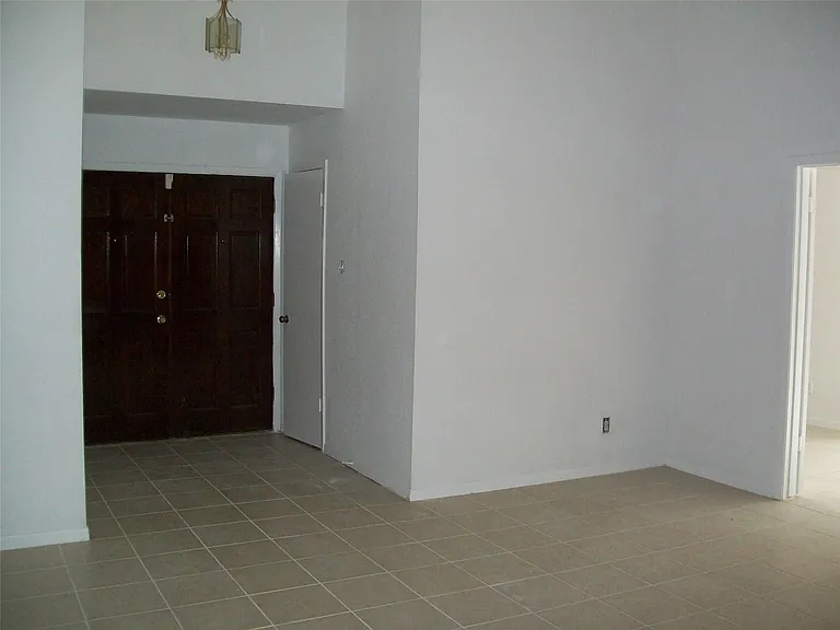 2526 Valley Forest Dr — Photo 14