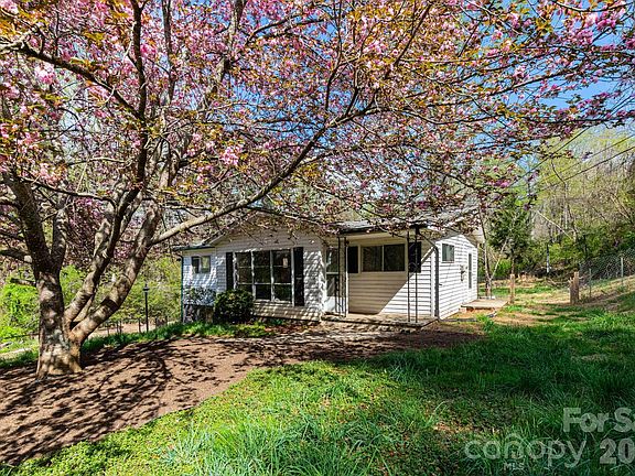 3rd image of 135 Sardis Dr
