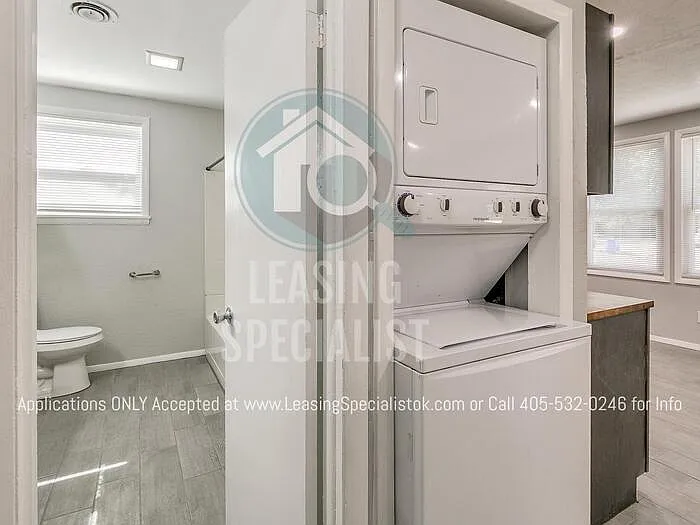 1025 Parsons St — Photo 14