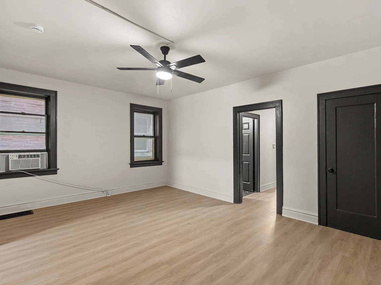 1 bed, 1100 sqft, $1,095 — Photo 3