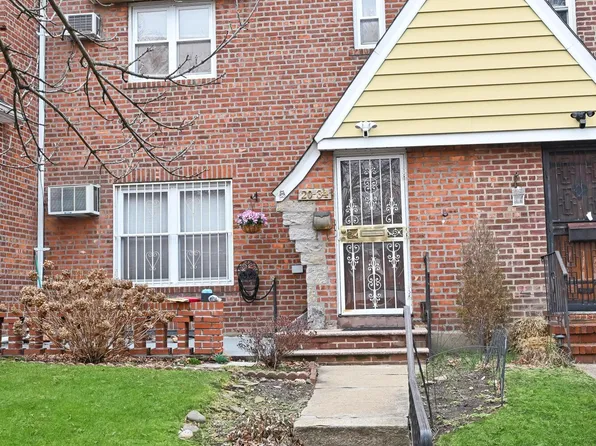 2034 36th St, Astoria, NY 11105