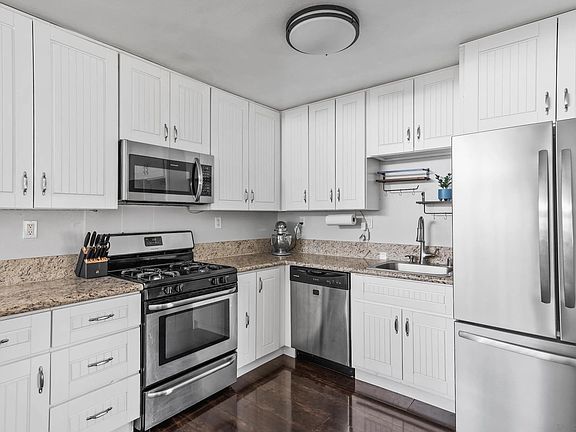 3rd image of 863 Ginna Pl