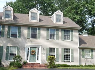 16025 Hunters Way Dr, Chesterfield, MO 63017