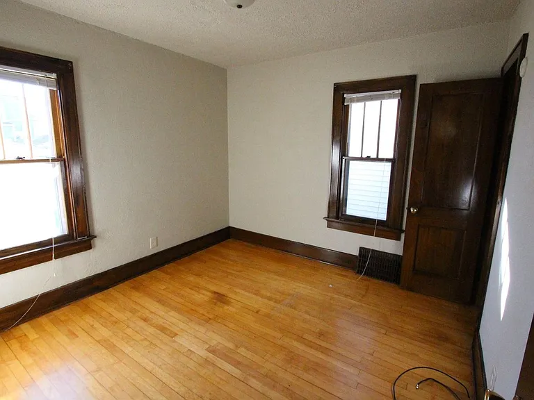 1204 S 58th St — Photo 6