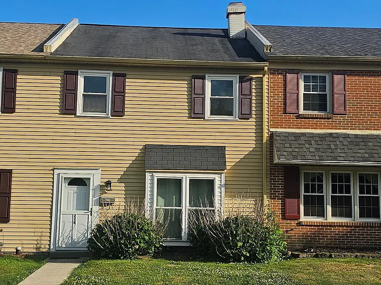 224 Yardley Ct — Photo 1