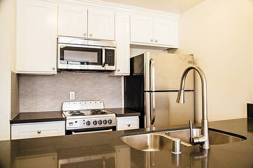 4th image of 724 N West Knoll Dr APT 112