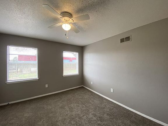 5th image of 3821 Jasmine Dr S
