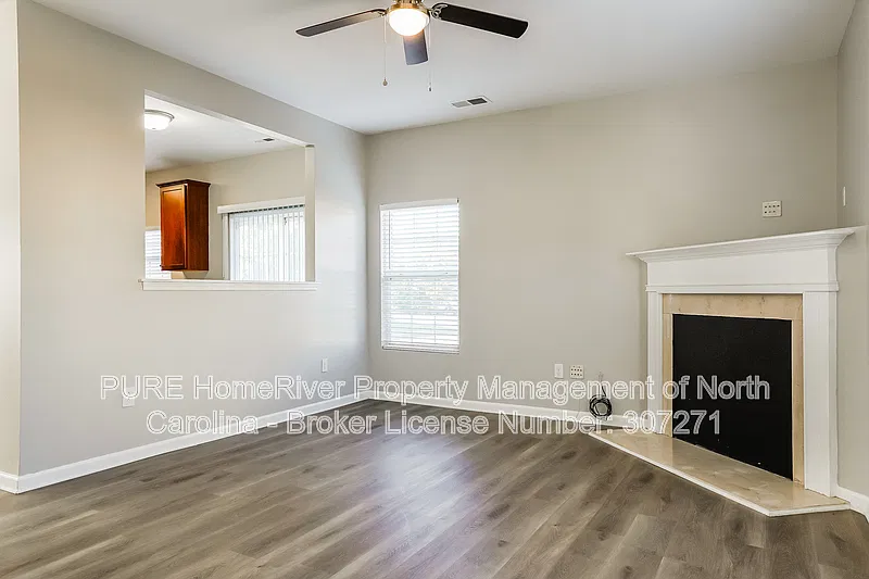 4 bed, 2.5 bath, 2059 sqft, $2,275 — Photo 3