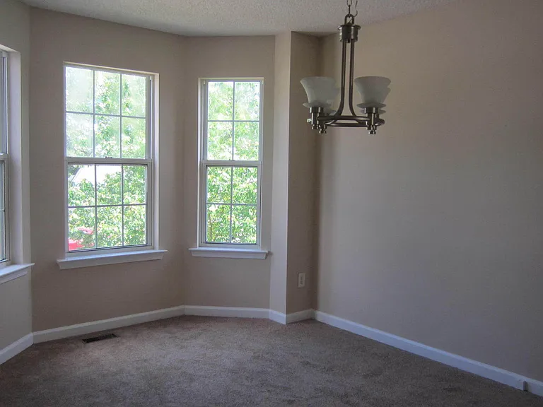 215 Bainbridge Cir — Photo 21