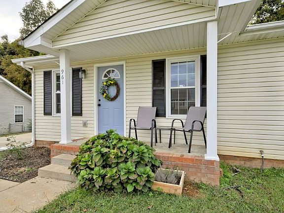 3rd image of 961 Applegrove Cir