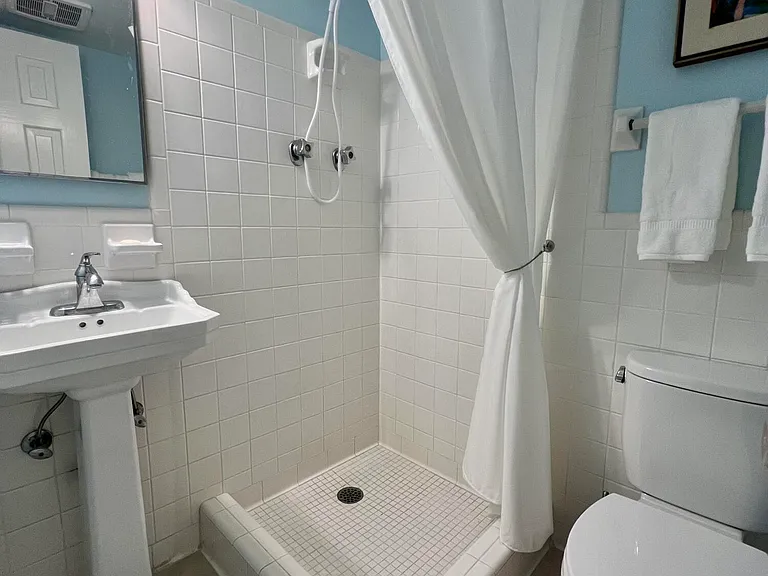 139 Sunrise Ave #204 — Photo 21