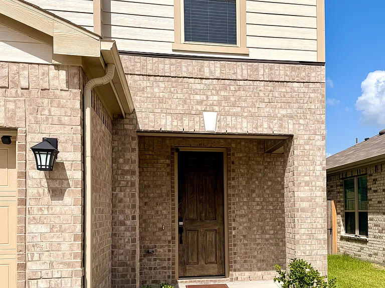 15707 Winter Heights Dr — Photo 3