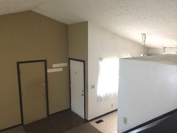 5th image of 1014 Embassy Dr