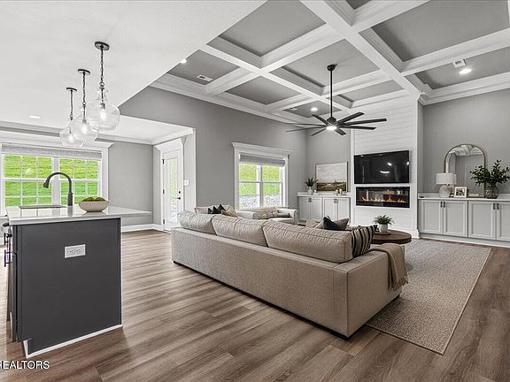 5th image of 3866 Doral Dr