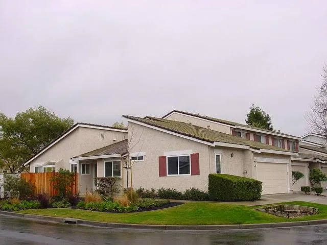 362 Shoreline Dr photo 1