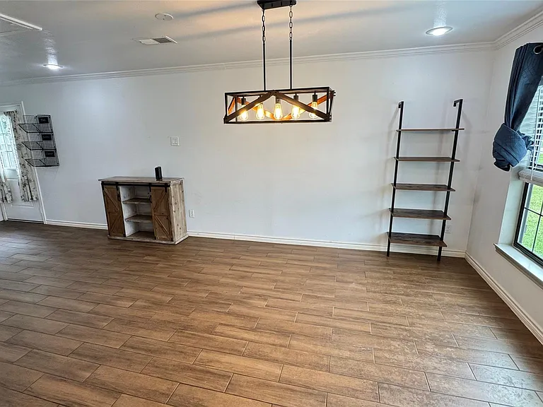 221 Hyta St — Photo 8