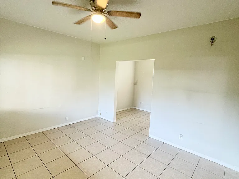 330 Almeria Rd — Photo 7