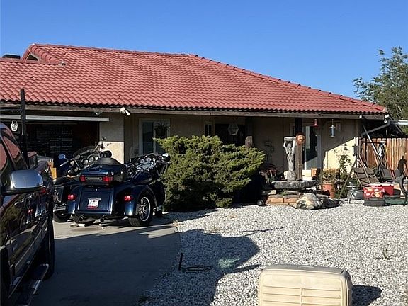 4th image of 10403 Tamarisk Ave