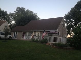 20 Merry Turn Rd, Levittown, PA 19056