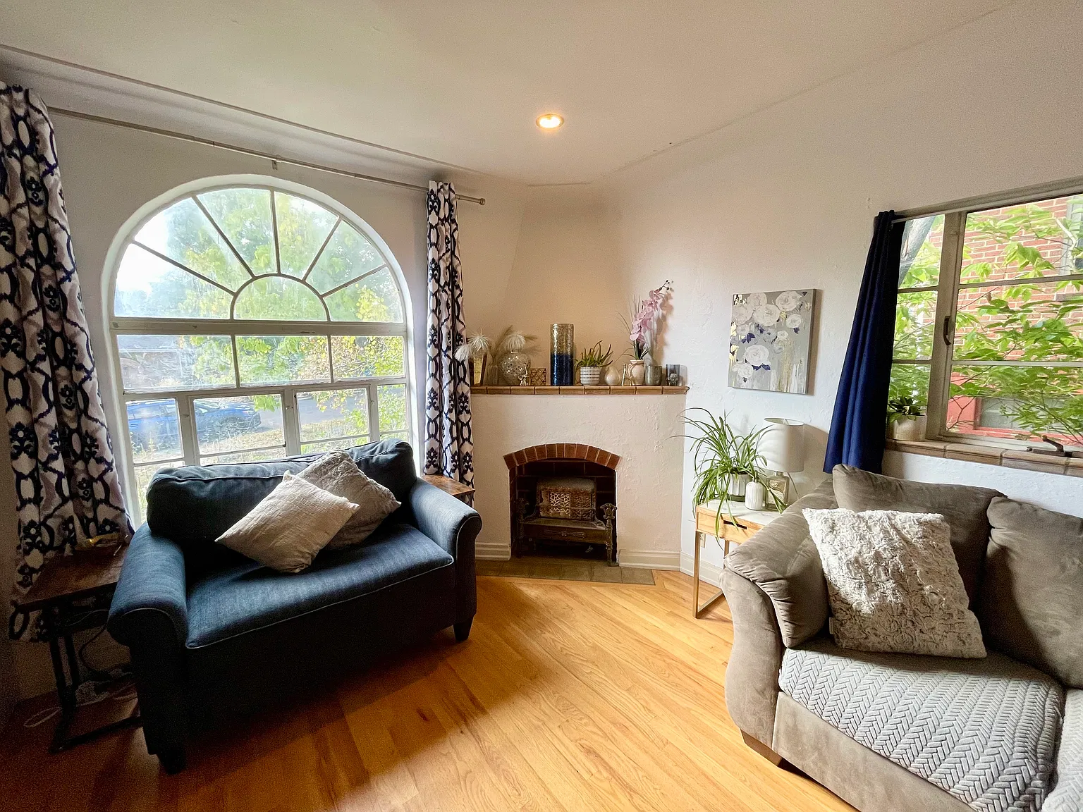 4 bed, 1886 sqft, $3,595 — Photo 3