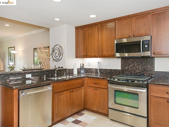 4th image of 205 E Crystal Cove Ter