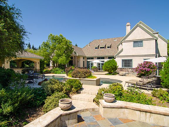 4th image of 5080 Lexington Cir