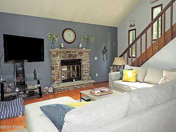 4th image of 1032 Rolling Hills Dr