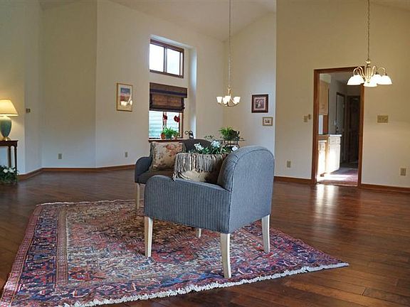 5th image of 9430 Meadow Woods Ln