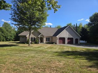 153 Stetson Rd E, Levant, ME 04456
