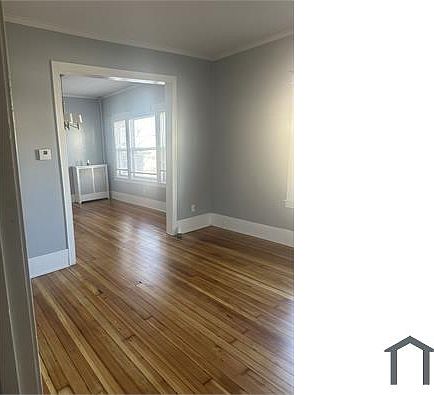 2nd image of 154 Broadway #1
