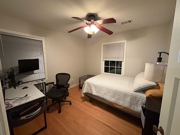 5th image of 1654 Carmel Dr #1654