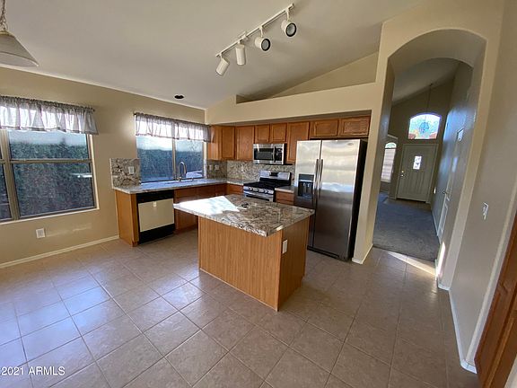 4th image of 670 E Cathy Dr