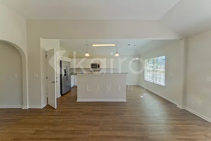 4 bed, 2.0 bath, 1700 sqft, $2,015 — Photo 2