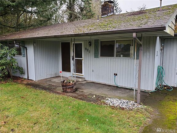 4th image of 921 Phelps Ln NW