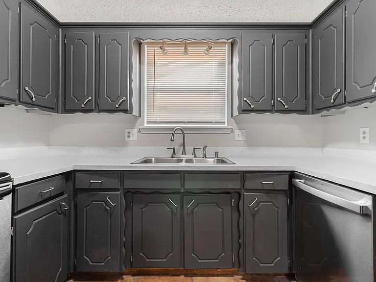 821 Peregrine Dr — Photo 17