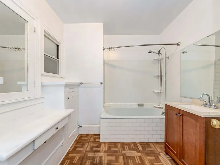 1308 S Van Ness Ave — Photo 9