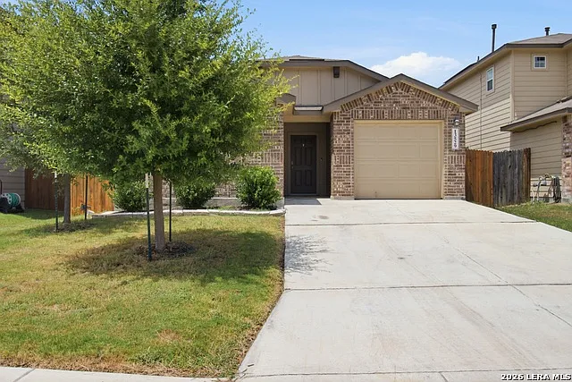 3 bed, 2.0 bath, 1325 sqft, $1,500 — Photo 2