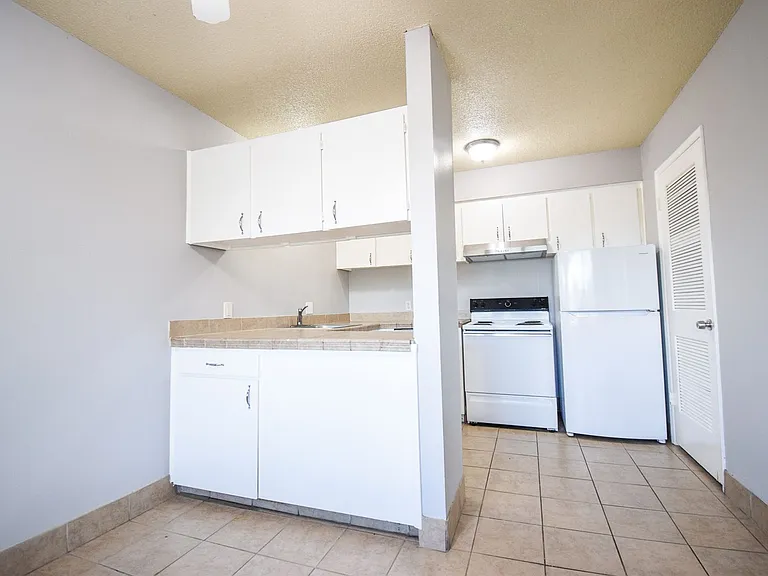 Vista Hills Apartments — Photo 35