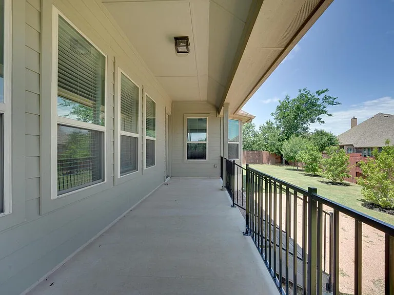 220 Oxbow Cv — Photo 33