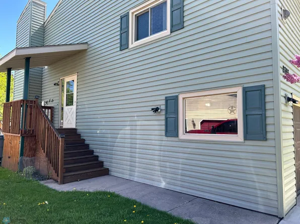 2703 26th Street Cir S, Moorhead, MN 56560