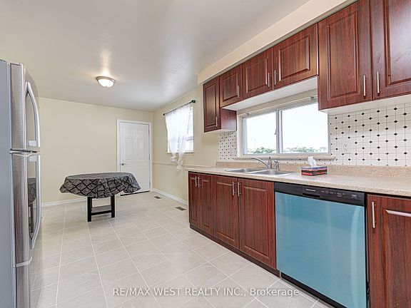 3rd image of 18 Glenforest Rd