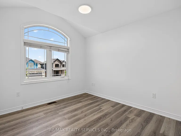 4 Bergenstein Cres — Photo 16
