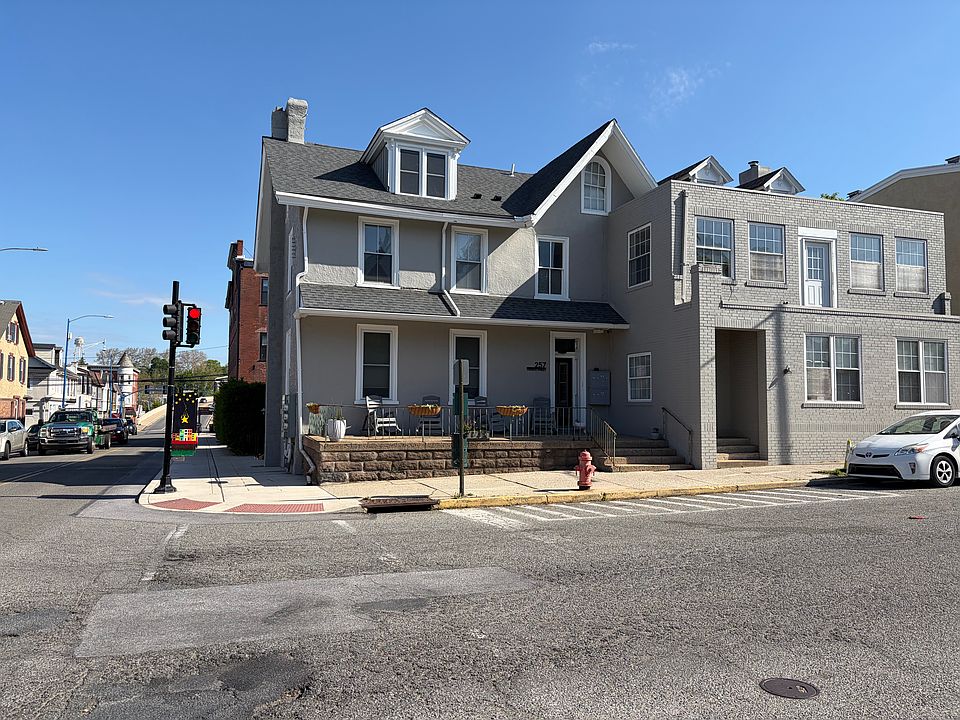 1st image of 257 Church St #2