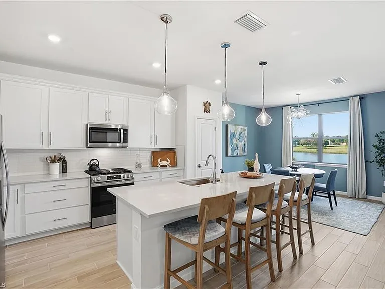 1657 Serena Ave — Photo 9