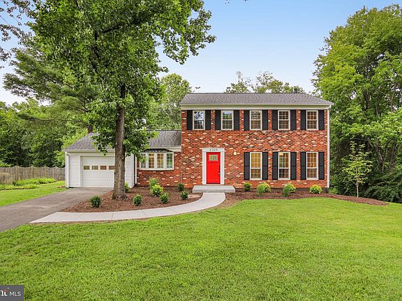 2nd image of 2329 Bedfordshire Cir