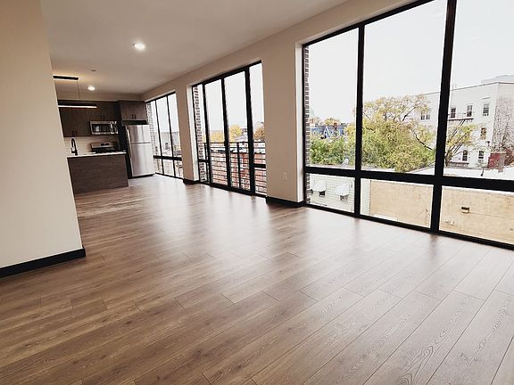 3rd image of 100 Sackett St #1B