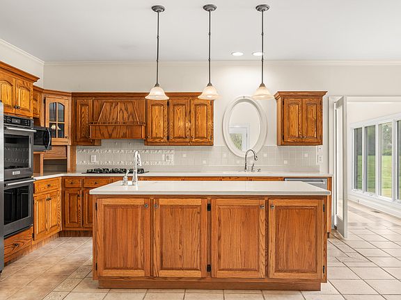 2nd image of 1597 Back Berryton Rd