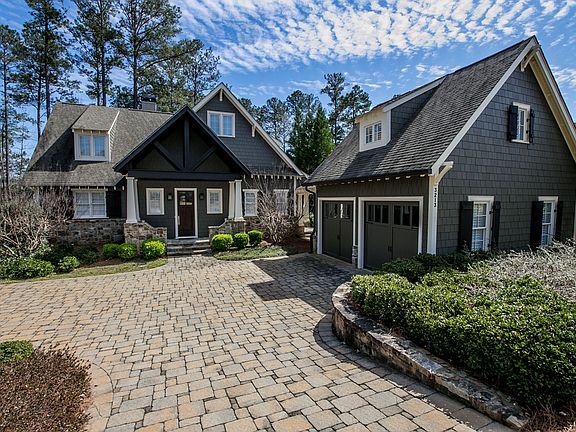 2-car garage w/ guest suite