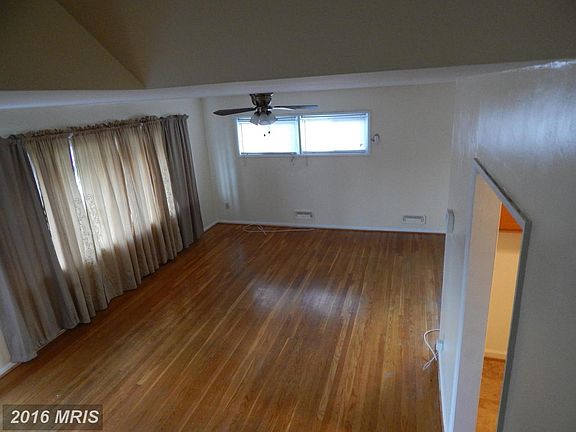 5th image of 1016 Kent Ave